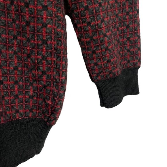 Modango Men's Patterned Wool V-Neck Soft Knit Sweater - Picture 4 of 9